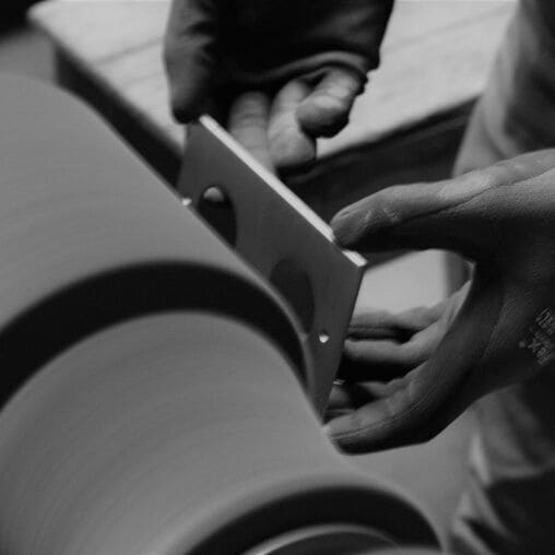 polissage artisanal interrupteur haut de gamme atelier luxus