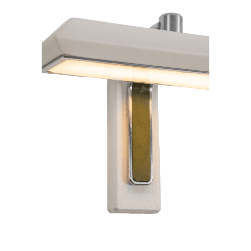 Bert Frank. Rinato. Applique simple abat jour. patine blanc et laiton. Couleur Led blanc chaud 2700K. Patine artisanale sur laiton.